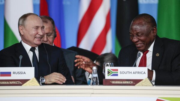 South-Africa's President Cyril Ramaphosa (L) and Russia's President Vladimir Putin (R) attend the first plenary session as part of the 2019 Russia-Africa Summit at the Sirius Park of Science and Art in Sochi, Russia, on October 24, 2019 - Sputnik Africa