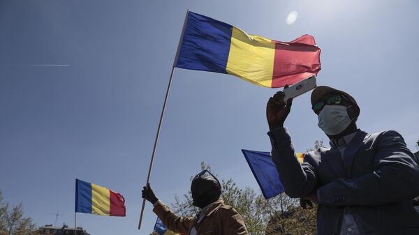 Chadian leaving in France stage a protest with their national flags in Paris, Sunday, April 25, 2021.  - Sputnik Africa