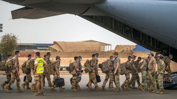French Barkhane force soldiers who wrapped up a four-month tour of duty in the Sahel leave their base in Gao, Mali, June 9, 2021. - Sputnik Africa