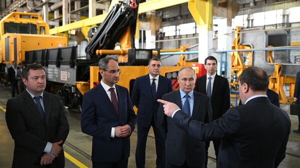 Russian President Vladimir Putin on a tour of Tulazheldormash, a machine-building plant in Tula, south of Moscow. April 4, 2023. - Sputnik Africa