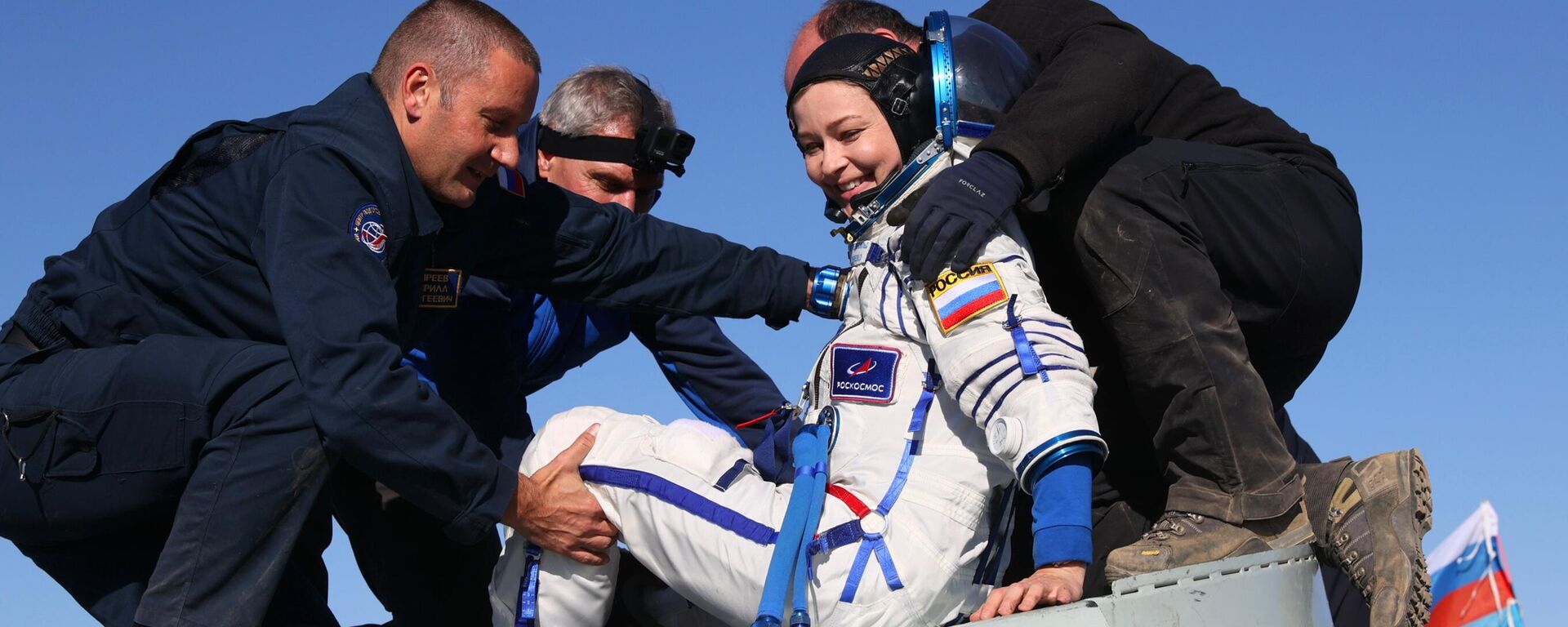 Russian crew returns to Earth after shooting first professional feature film in space. - Sputnik Africa, 1920, 13.04.2023