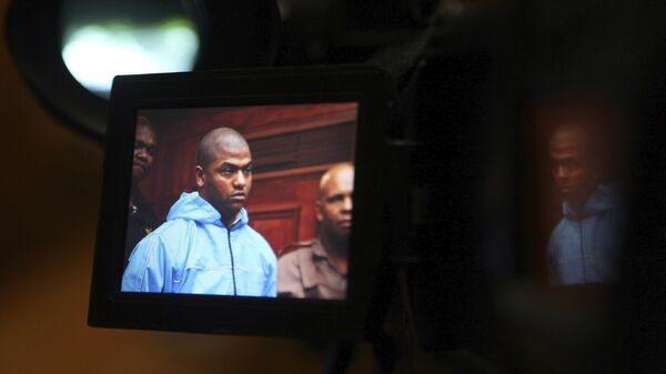Thabo Bester is seen on a TV camera screen in the Western Cape High Court, in Cape Town, South Africa Thursday, May 3, 2012, where he appeared in connection with murder.  - Sputnik Africa
