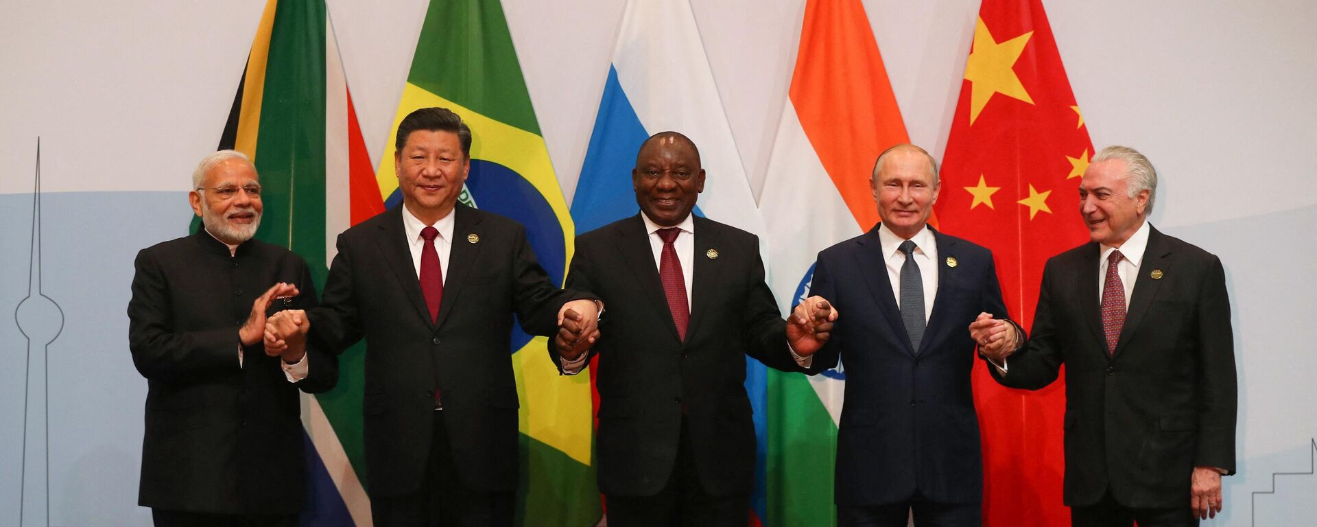 India's Prime Minister Narendra Modi, China's President Xi Jinping, South Africa's President Cyril Ramaphosa, Russia's President Vladimir Putin and Brazil's President Michel Temer pose for a group picture during the 10th BRICS summit on July 26, 2018 at the Sandton Convention Centre in Johannesburg, South Africa.  - Sputnik Africa, 1920, 14.04.2023