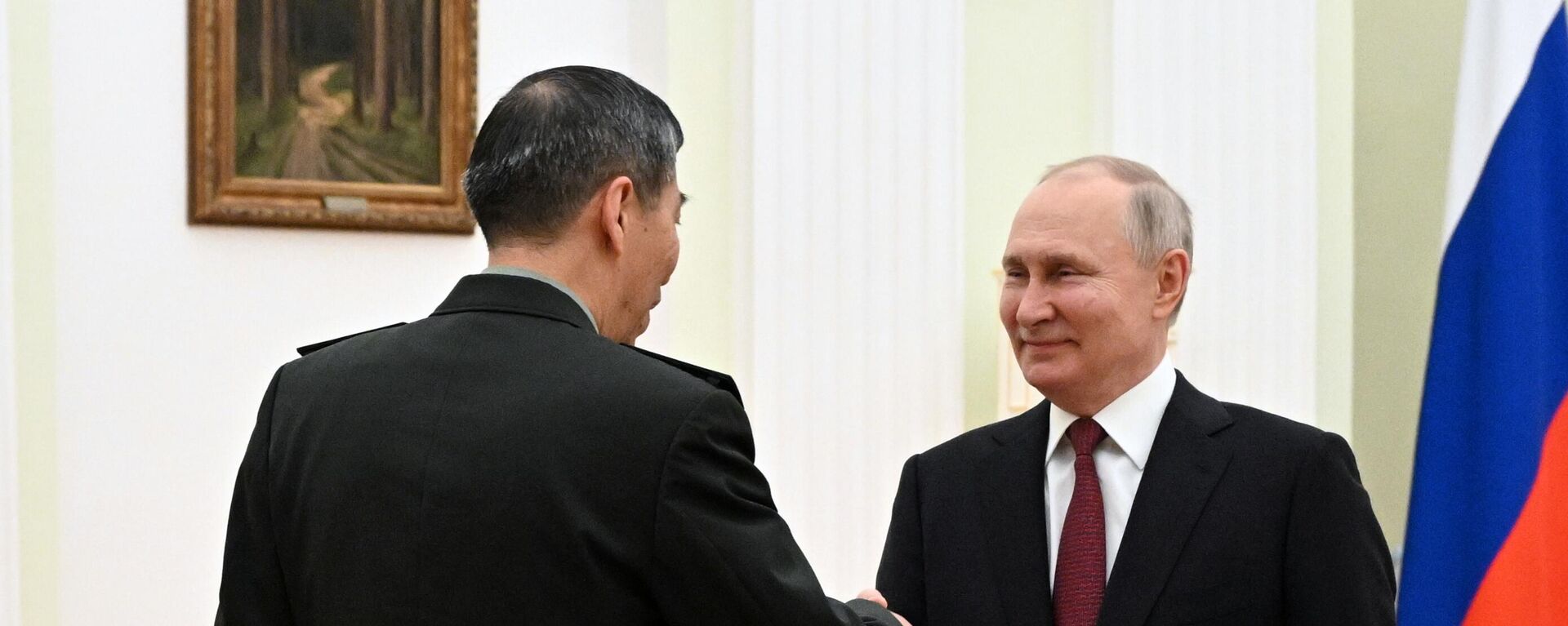 Russian President Vladimir Putin, right, shakes hands with China's Defense Minister Gen. Li Shangfu prior to the talks at the Kremlin in Moscow, Russia, Sunday, April 16, 2023.  - Sputnik Africa, 1920, 17.04.2023