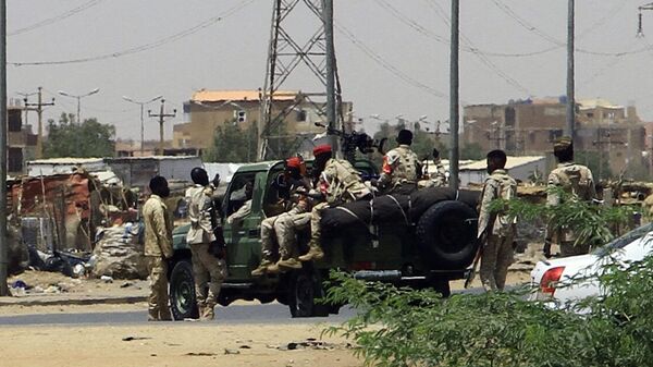 Army soldiers are stationed in Khartoum, Sudan, amid reports of clashes in the city, April 15, 2023. - Sputnik Africa