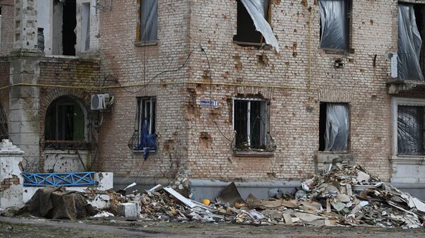 A residential building destroyed as a result of shelling in Novaya Kakhovka - Sputnik Africa