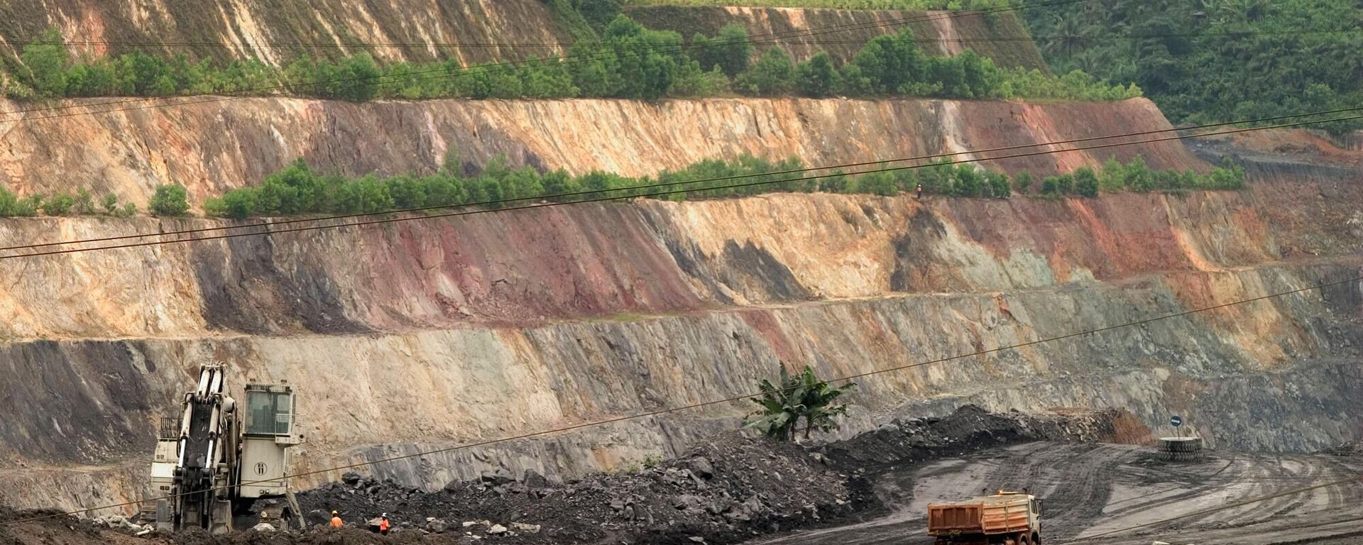 A view of the company Bogoso Gold Limited, open cast gold mine near the town of Prestea, Ghana, Sept. 27, 2005.  - Sputnik Africa, 1920, 20.04.2023