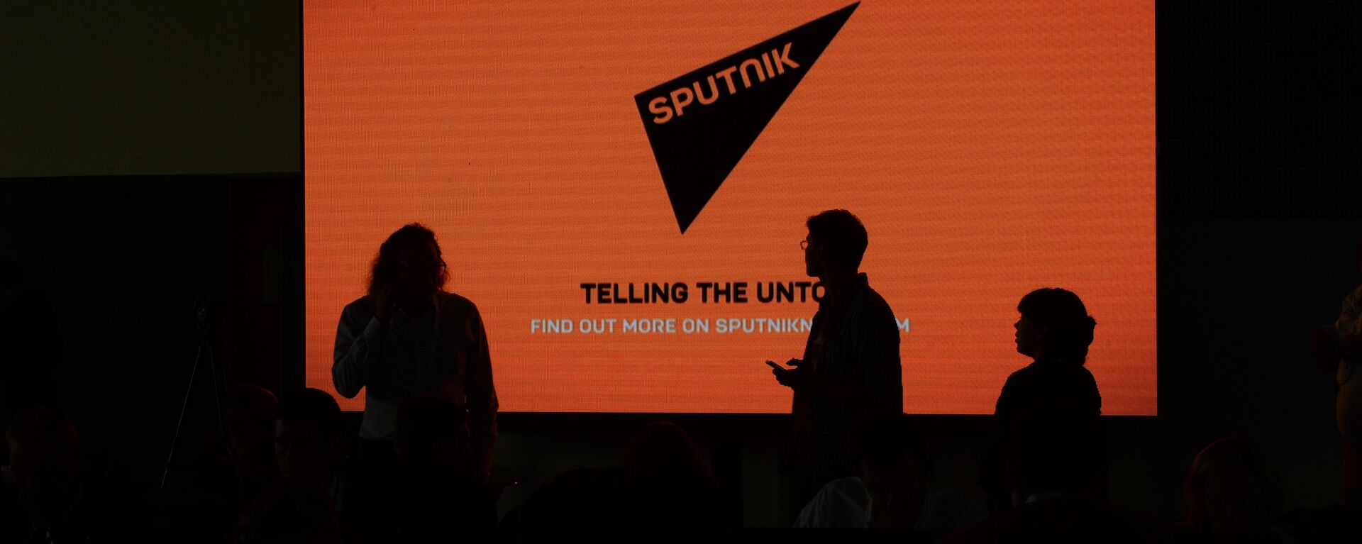 A screen with the logo of the Sputnik international news agency and radio - Sputnik Africa, 1920, 20.04.2023