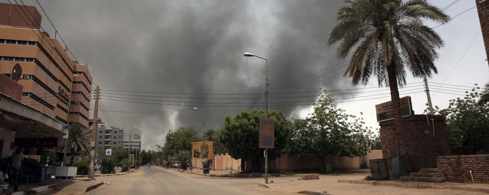 Smoke is seen rising from a neighborhood in Khartoum, Sudan, Saturday, April 15, 2023. - Sputnik Africa, 1920, 20.04.2023