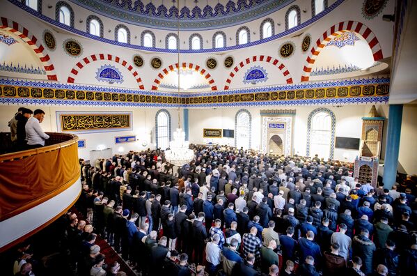 Muslims worshippers take part in a morning prayer on the first day of Eid al-Fitr in the Mevlana Mosque in Rotterdam.  - Sputnik Africa