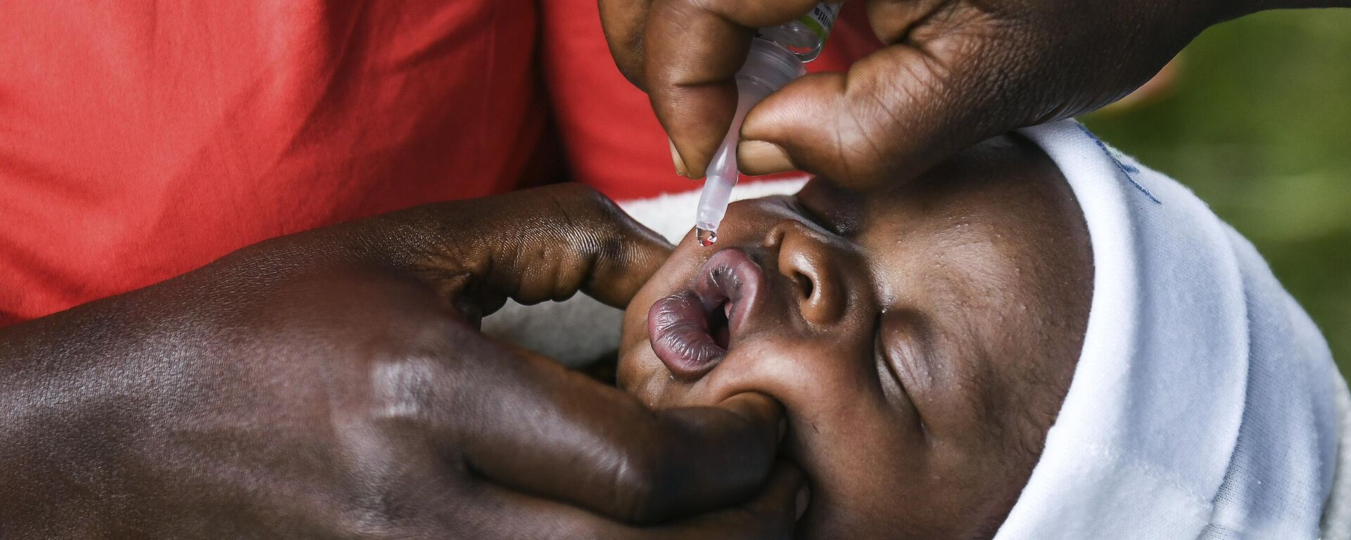 A baby receives a polio vaccine during the Malawi Polio Vaccination Campaign Launch in Lilongwe, Malawi, on March 20, 2022. - Sputnik Africa, 1920, 11.12.2022