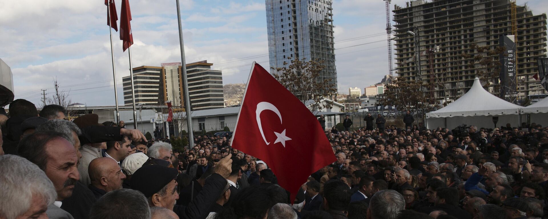 People wait before Kemal Kilicdaroglu, the leader of the pro-secular, center-left Republican People's Party, or CHP, is nominated by a six-party alliance as its common candidate to challenge President Recep Tayyip Erdogan, in Ankara, Turkey, March 6, 2023. - Sputnik Africa, 1920, 22.04.2023
