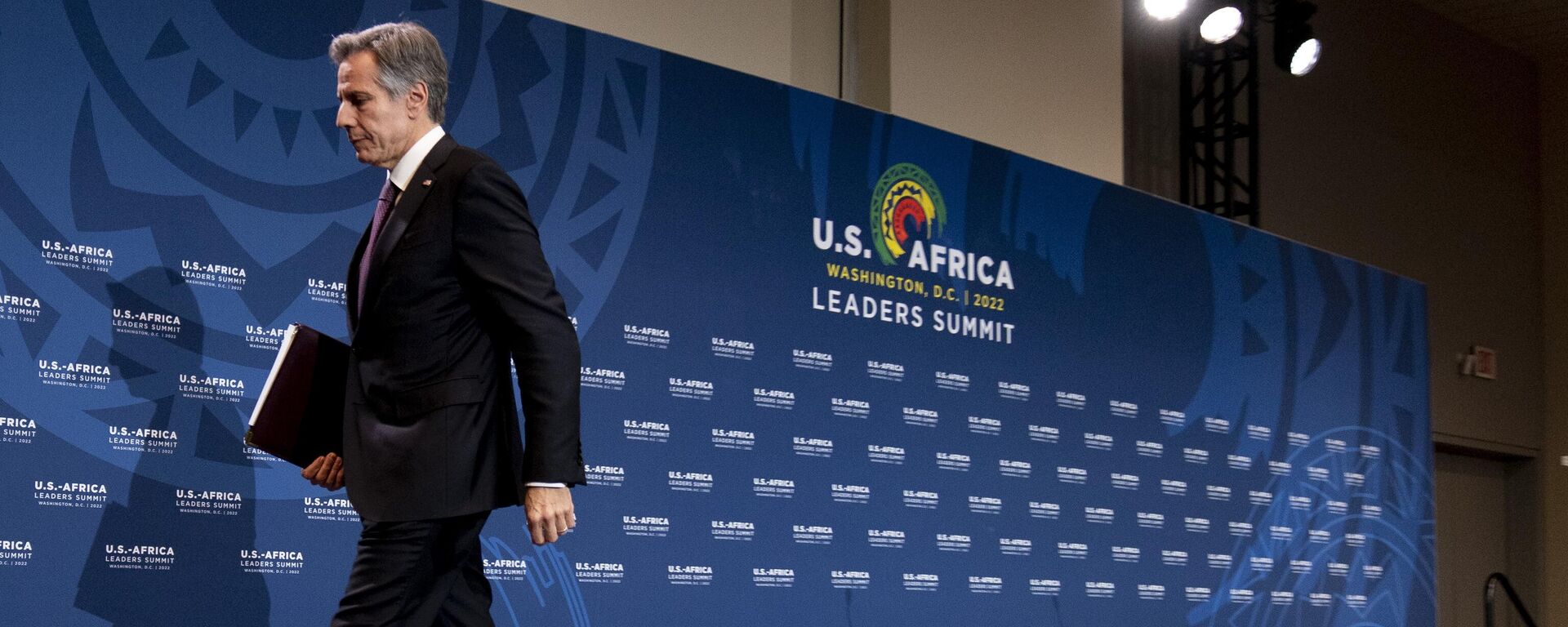 Secretary of State Antony Blinken departs a news conference at a U.S. Africa Leaders Summit at the Walter E. Washington Convention Center in Washington, Thursday, Dec. 15, 2022.  - Sputnik Africa, 1920, 25.07.2023