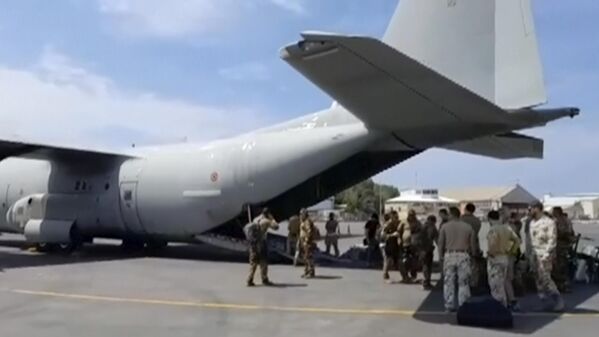 In this image from video provided by the Italian Defense Ministry, military personnel prepare to evacuate people from the airport in Khartoum, Sudan, on Sunday, April 23, 2023. Foreign nationals were flown out of the country, as forces loyal to rival generals battled for control of Africa&#x27;s third-largest nation for a ninth day amid fading hopes for de-escalation.  - Sputnik Africa