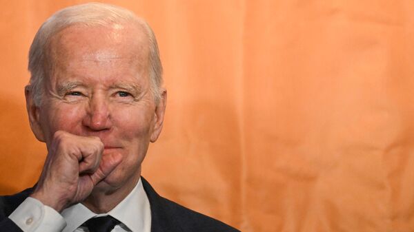 US President Joe Biden reacts as he delivers a speech at the Windsor Bar in Dundalk - Sputnik Africa