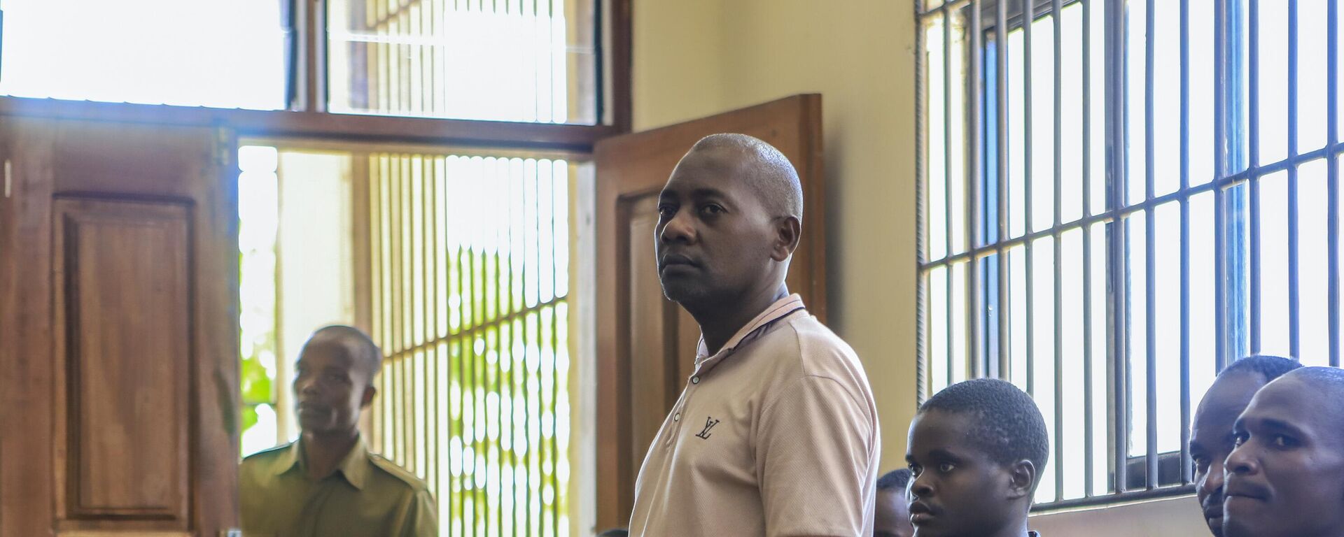 Pastor Paul Mackenzie, who was arrested on suspicion of telling his followers to fast to death in order to meet Jesus, accompanied by some of his followers, appears at a court in Malindi, Kenya on Monday, April 17, 2023. - Sputnik Africa, 1920, 25.04.2023