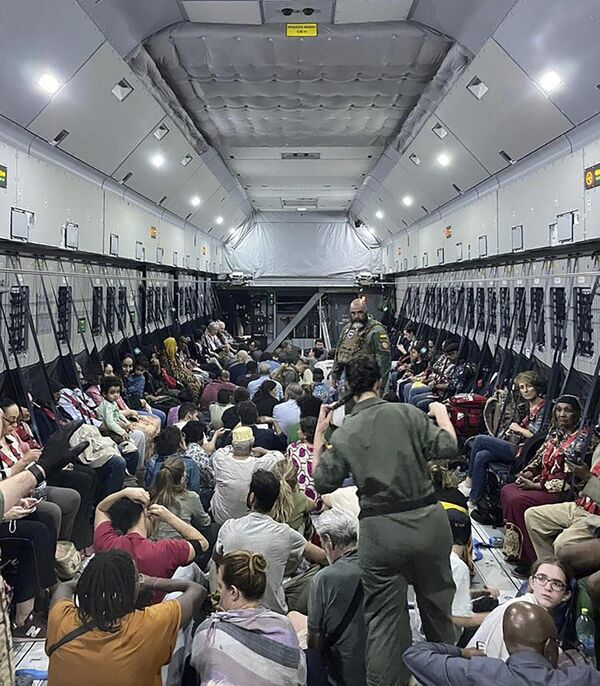 This photo from the Spanish Defense Ministry shows citizens of different nationalities fleeing from Sudan inside a Spanish Air Force aircraft on its way to Madrid on Monday 24 April 2023.  - Sputnik Africa