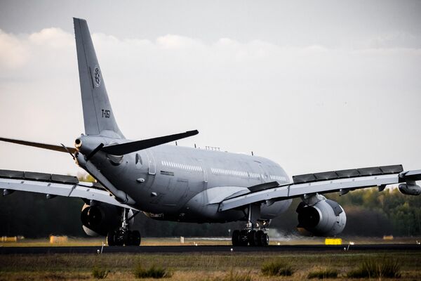 Citizens of the Netherlands arrive from Sudan in a military plane at the Eindhoven military Air Base on 25 April 2023. - Sputnik Africa