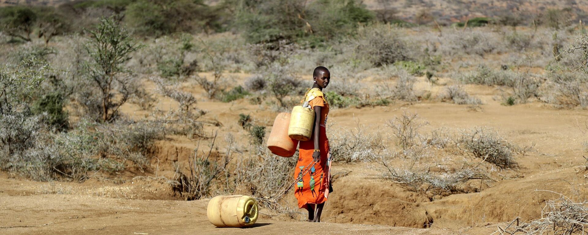 A Samburu woman fetches water during a drought in Loolkuniyani Primary School, Samburu County, Kenya, Oct. 16, 2022.  - Sputnik Africa, 1920, 28.04.2023