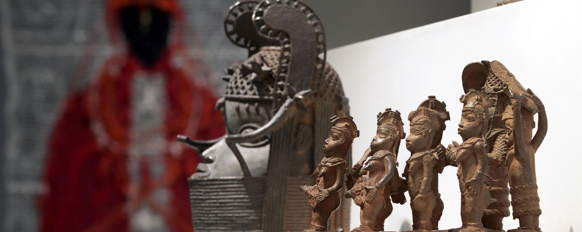 Benin Bronzes, that were stolen from Africa during colonial times, are displayed in Berlin, Germany, Thursday, Sept. 15, 2022 - Sputnik Africa, 1920, 19.12.2022