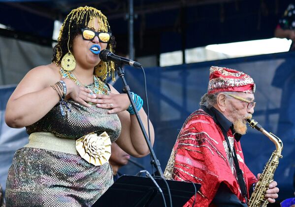 Tara Middleton and Marshall Allen (R), 94, perform with the Sun Ra Arkestra at the 65th edition of the Newport Jazz Festival in Newport, Rhode Island, on August 2, 2019.  - Sputnik Africa