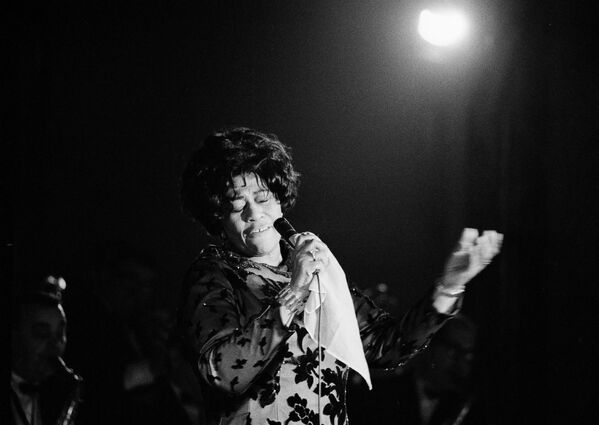 Famed jazz singer Ella Fitzgerald performs at the Empire Room at the Waldorf Astoria Hotel in New York, March 30, 1971.   - Sputnik Africa