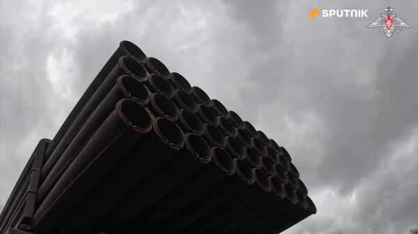 Tirs de lance-roquettes multiples Tornado-G sur des positions ukrainiennes dans la zone de l’opération spéciale - Sputnik Afrique