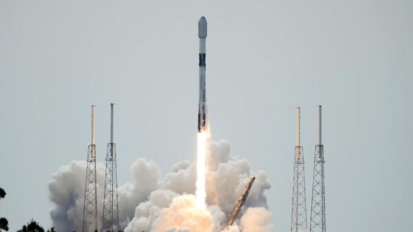 A SpaceX Falcon 9 rocket with a payload of second-generation Starlink V2 Mini internet satellites lifts off from pad 40 at the Cape Canaveral Space Force station in Cape Canaveral, Fla., Wednesday, April 19, 2023.  - Sputnik Africa