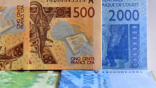 A picture taken on September 12, 2017 shows franc CFA banknotes.  - Sputnik Africa