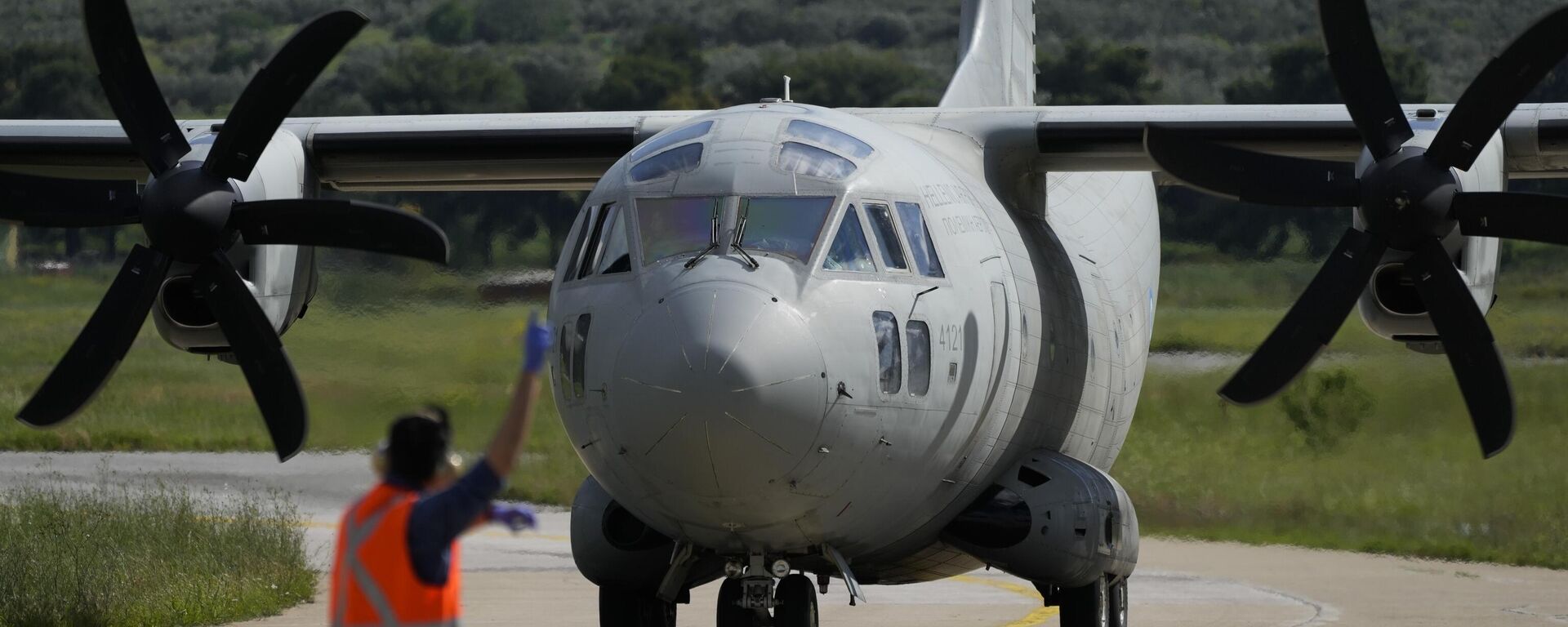 A military plane carrying evacuees from Sudan arrive at Tanagra air base, north of Athens on Wednesday, April 26, 2023.  - Sputnik Africa, 1920, 10.07.2023