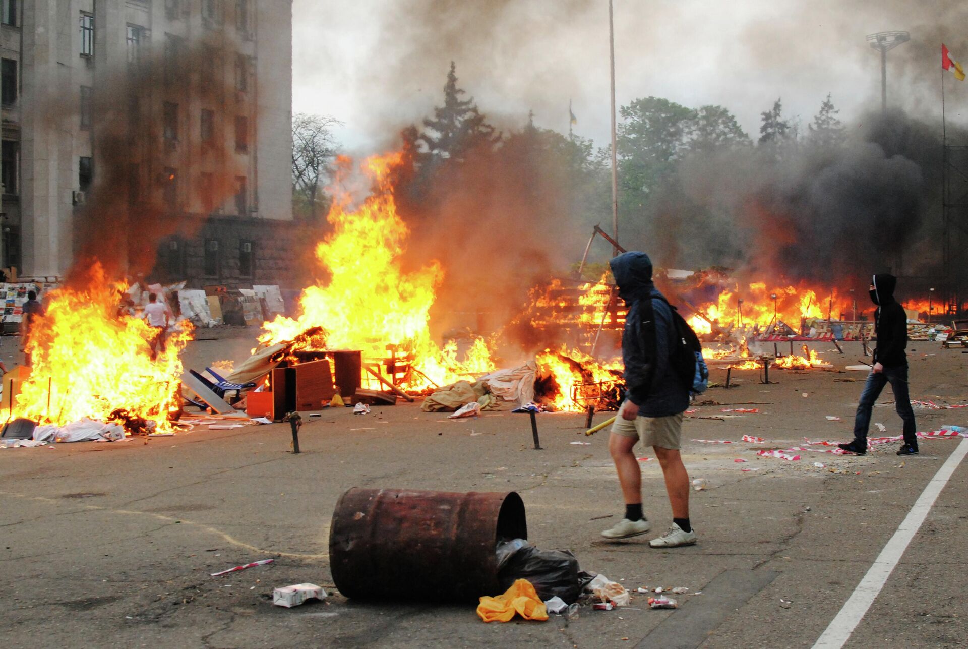 Burning tents of anti-Maidan activists on Kulikovo Pole Square near the Trade Unions House in Odessa. - Sputnik Africa, 1920, 30.04.2023