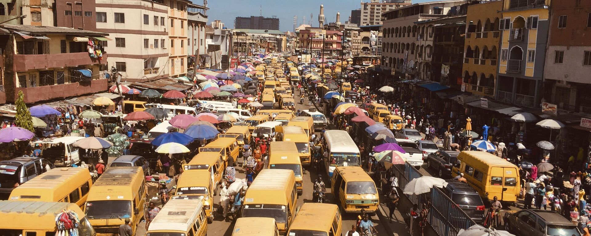 Pedestrian shop inside a market in Lagos, Nigeria, Monday June 7, 2021.  - Sputnik Africa, 1920, 02.05.2023