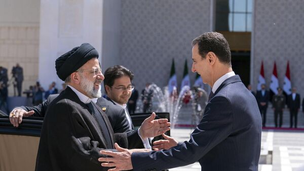 Ebrahim Raïssi (à gauche) et Bachar el-Assad - Sputnik Afrique
