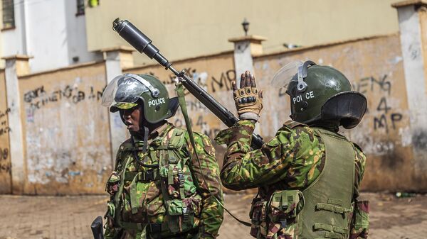 Кенийская полиция применяет слезоточивый газ во время акции протеста в Кибере - Sputnik Afrique