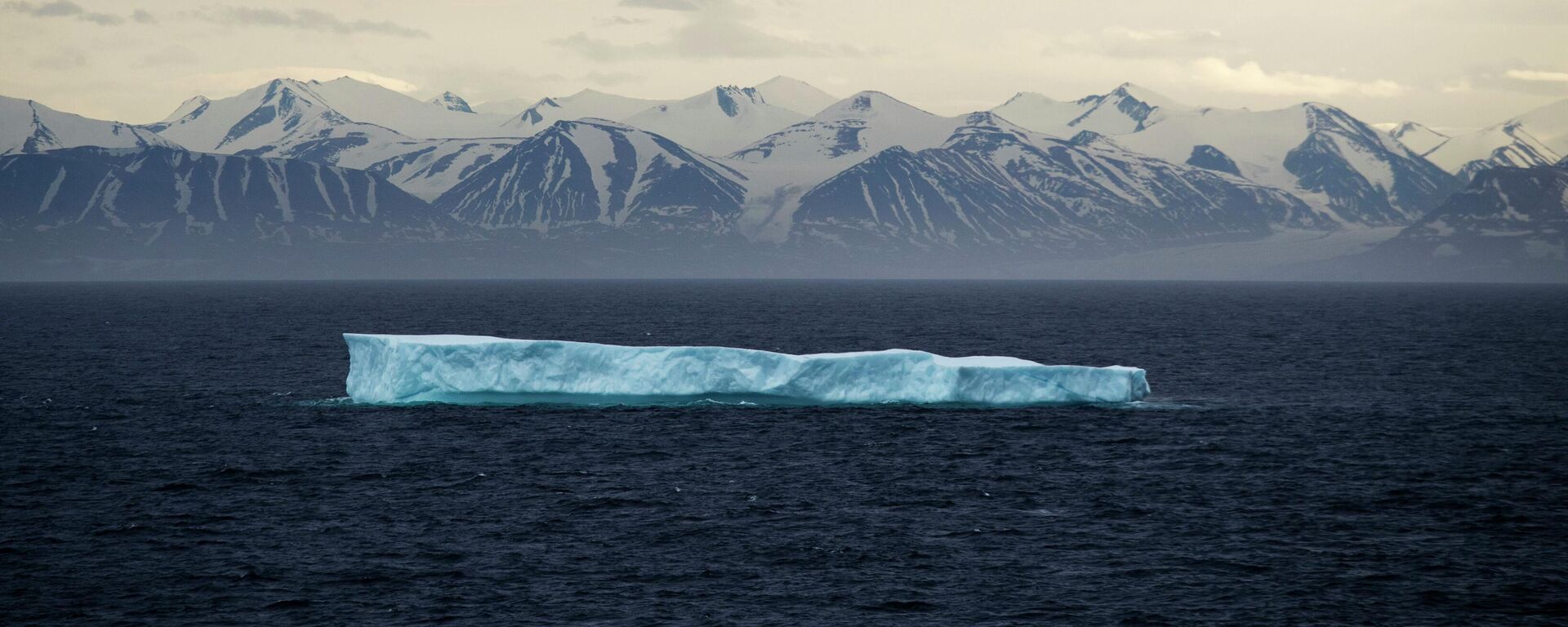 An iceberg floats past Bylot Island in the Canadian Arctic Archipelago on  July 24, 2017.  - Sputnik Africa, 1920, 06.05.2023