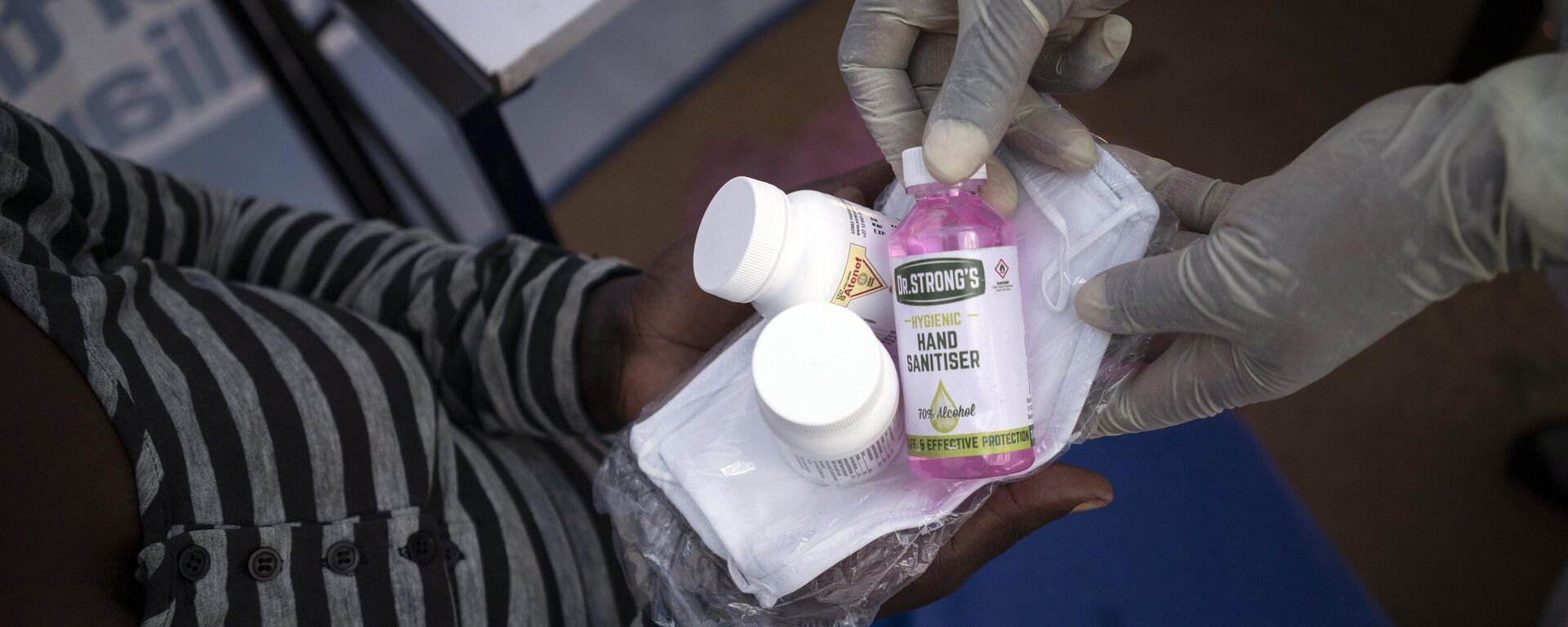 Nurse Nomautanda Siduna gives hand sanitizer and antiretroviral drugs to a patient in Ngodwana, South Africa, Thursday, July 2, 2020 - Sputnik Africa, 1920, 22.05.2023