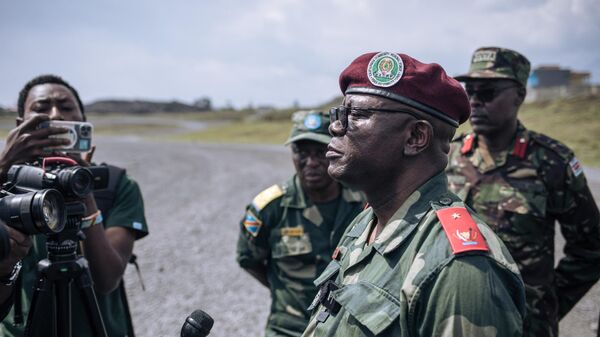 General Emmanuel Kaputa, Deputy chief of staff from the East African Community (EAC) regional force answers journalists during the arrival of Burundian troops at Goma airport in eastern Democratic Republic of Congo on March 5, 2023. - Sputnik Africa