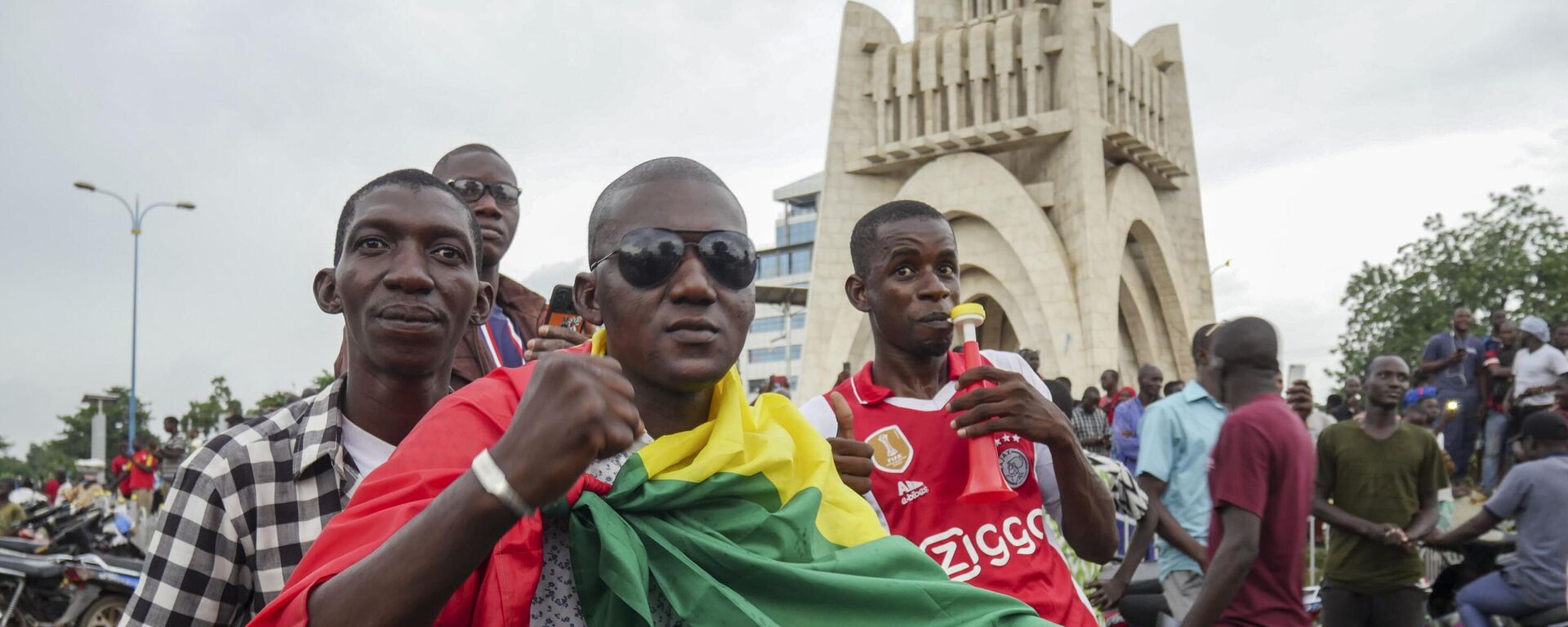 A man wears a national flag as he celebrates with others in the streets in the capital Bamako, Mali Tuesday, Aug. 18, 2020 - Sputnik Africa, 1920, 09.05.2023