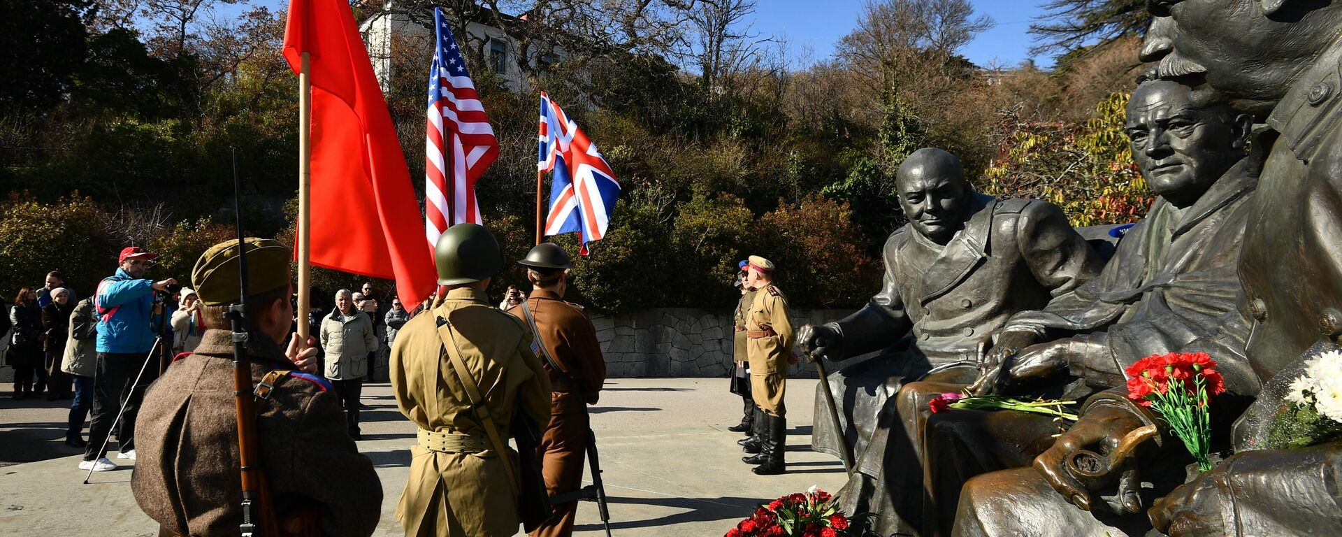 Monument in Yalta, Crimea dedicated to the famous meeting of the leaders of the Big Three Allies against Nazi Germany and the Axis Powers. February 2020. - Sputnik Africa, 1920, 09.05.2023