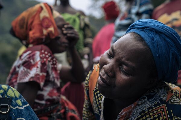 Mourners grieve over their dead and missing loved ones after heavy flooding in the eastern Democratic Republic of the Congo, on May 6, 2023. Heavy rainfall in the Kalehe region of South Kivu province on Thursday caused rivers to overflow, causing landslides that engulfed the villages of Bushushu and Nyamukubi.  - Sputnik Africa