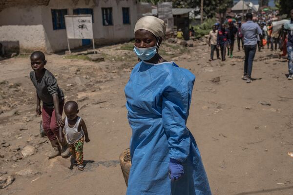 Gentille Ndangikimana, 27, helps the Red Cross search for the bodies of people after the floods in Nyamukubi, in the Democratic Republic of the Congo’s east, on May 8, 2023. Gentille, a resident of a village a few kilometers from Nyamukubi, came to look for her four relatives who disappeared during the floods while they were heading to the market in Nyamukubi. After a long search, the Red Cross integrated her into their team to support them. The death toll from the floods and landslides triggered by heavy rain in the country’s east has risen to nearly 400, an official said on May 7, 2023. - Sputnik Africa