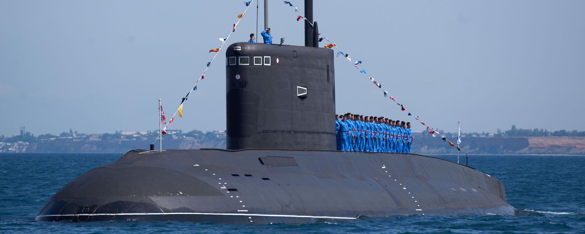 Servicemen of Russian Black Sea Fleet stand in formation on board the Rostov-on-Don diesel-electric submarine during a review of warships before seasonal naval drills in the port of Sevastopol, Crimea, Russia, on June 1, 2020. - Sputnik Africa, 1920, 09.03.2025