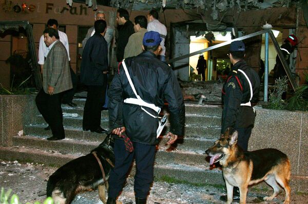 Officers stand outside Casablanca&#x27;s Hotel Safir Farah after four explosions tore through the coastal town early in the morning of Saturday 17 May 2003. - Sputnik Africa