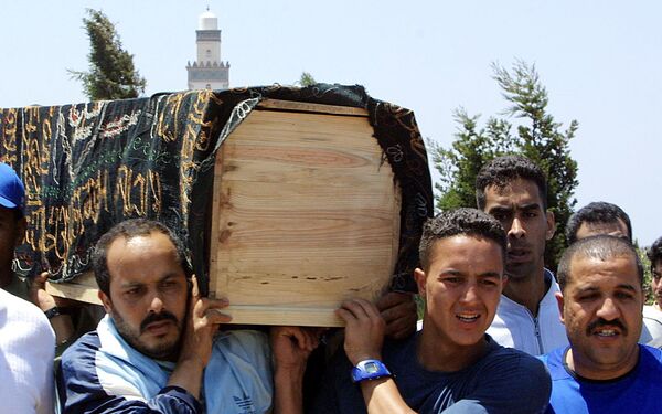 Family and friends carry the coffin of one of the 16 May suicide bombings 18 May 2003 during the funeral at the Arrahma cemetery of Casablanca. - Sputnik Africa