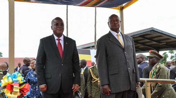 Ugandan President Yoweri Kaguta Museveni (R) and Tanzanian President John Magufuli attend the launching ceremony of a one-stop border post and the laying of the cross-border marker for the construction of the East Africa Crude Oil Pipeline (EACOP) at Mutukula, Uganda, on November 9, 2017 - Sputnik Africa