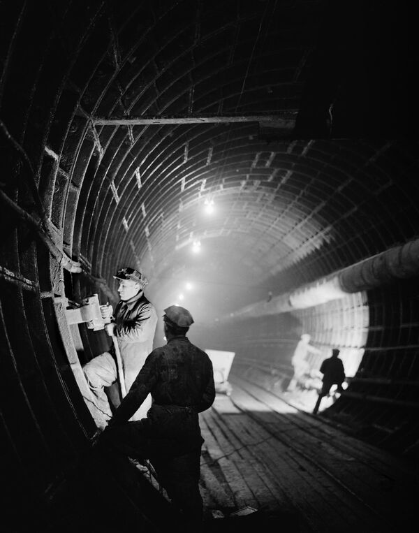 Moscow Metro is an impressive feat of engineering and design that plays a vital role in the daily life of millions of people in Moscow.Above: Construction of the Arbatsko-Pokrovskaya metro line in Moscow. - Sputnik Africa