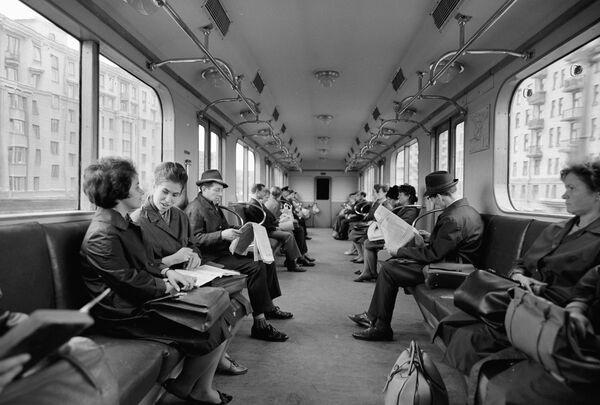 Trains run from 5:30am to 1:00am every day.Above: Moscow Metro passengers. - Sputnik Africa