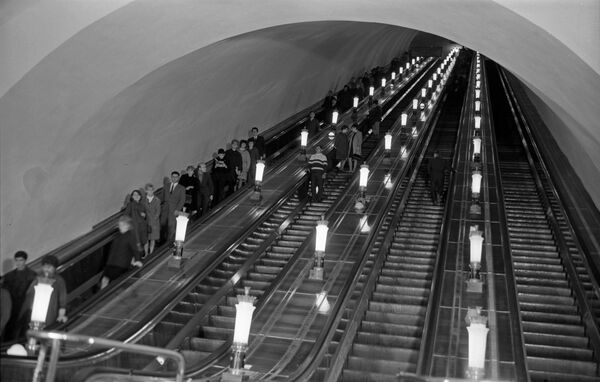 An escalator at Komsomolskaya station. - Sputnik Africa