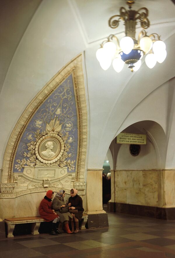 Passengers at Taganskaya station which was opened in 1950. The pylons of the central hall are covered with light marble and decorated with gilded majolica panels depicting soldiers of the Soviet Army. The floor is lined with red and grey granite. - Sputnik Africa