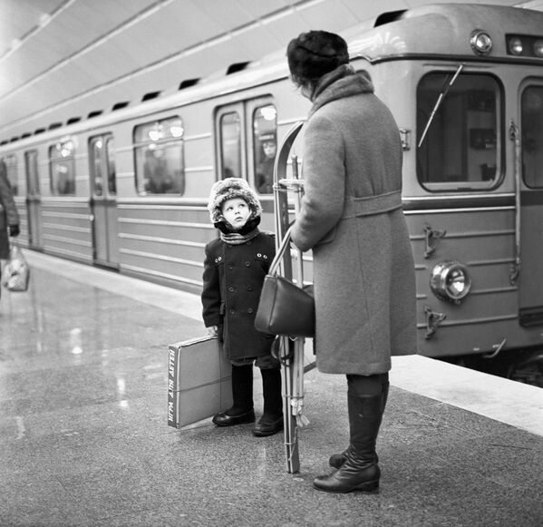 Passengers at Planernaya metro station. - Sputnik Africa